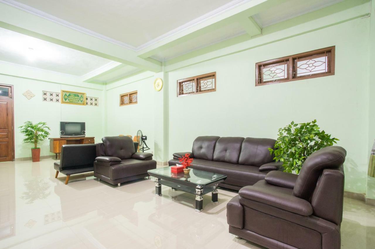 Oyo 1419 Rhona Guest House Syariah Jogjacarta Exterior foto